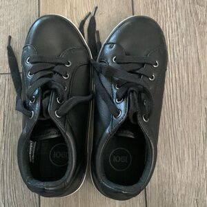 1901 Nordstrom Brand Kids Size 1M Black Dress Sneakers